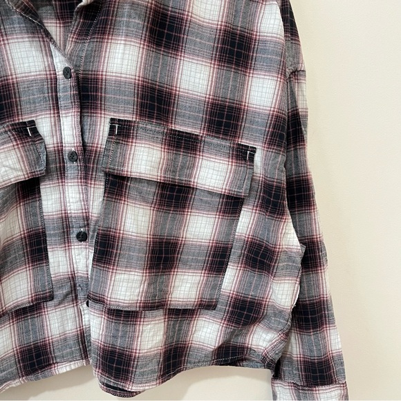 Abercrombie and Fitch 90’s super soft cropped plaid Button flannel shirt Small - Picture 8 of 11